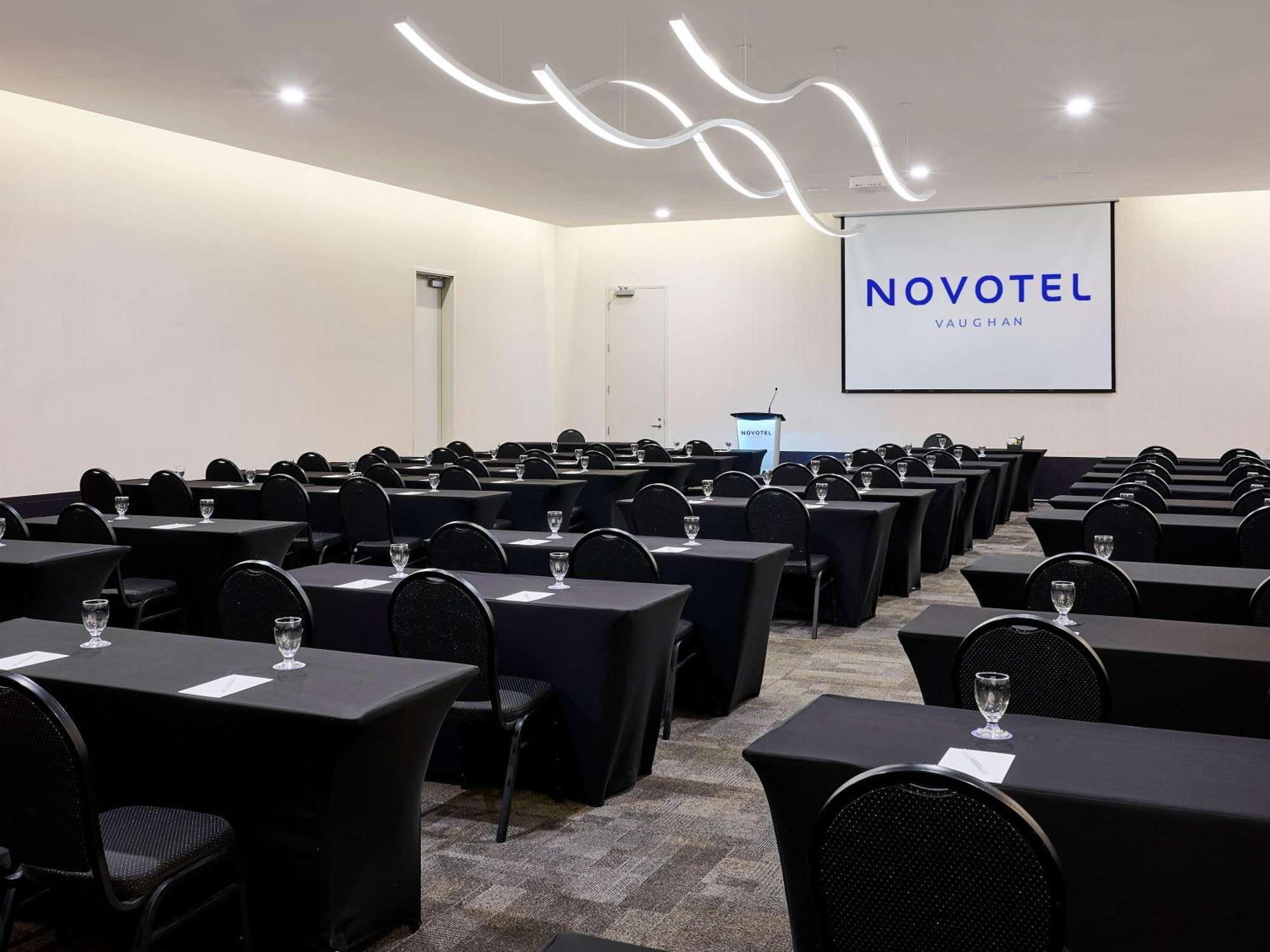 Novotel Toronto Vaughan Centre Exterior foto
